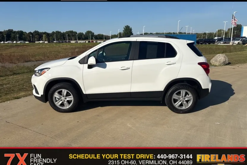 2022 Chevrolet Trax LT photo 1
