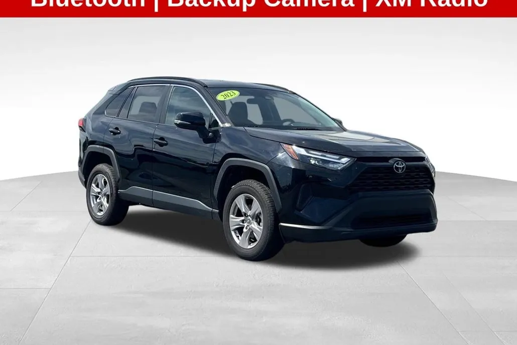 2023 Toyota RAV4 XLE photo 1