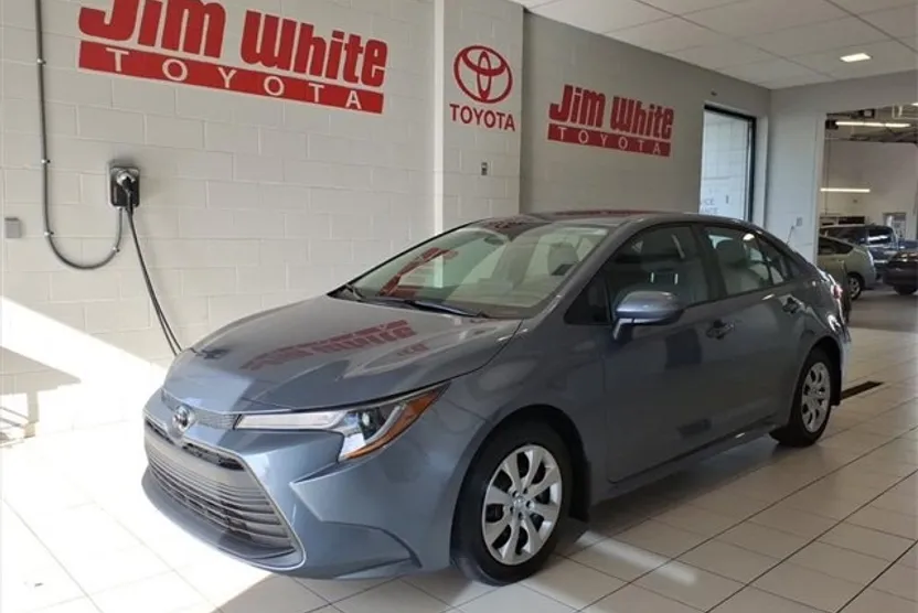 2024 Toyota Corolla LE photo 1