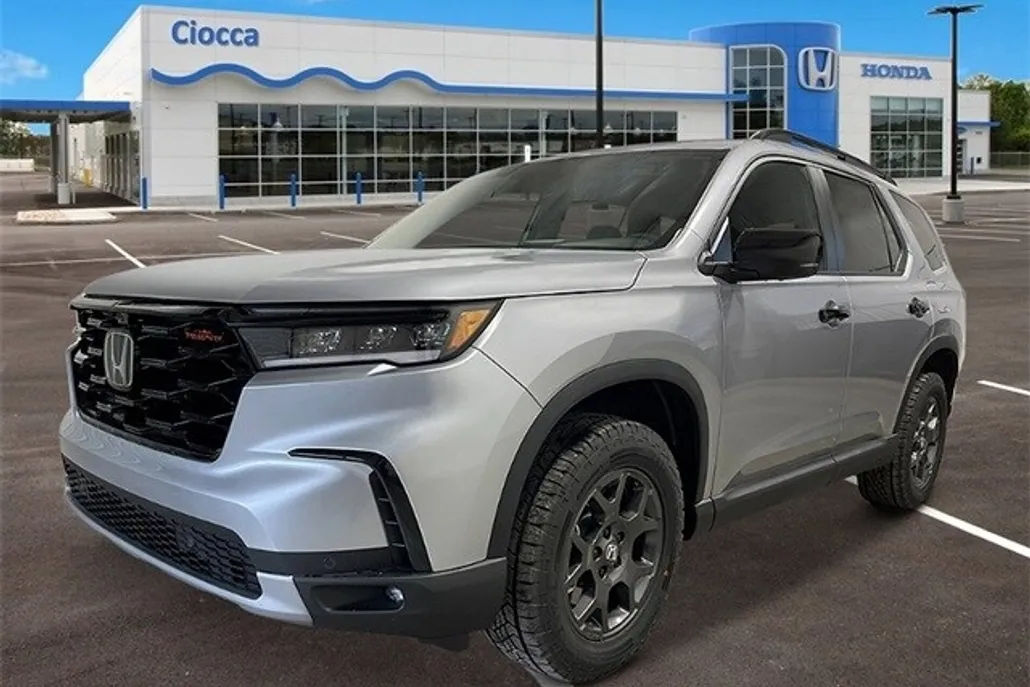 2025 Honda Pilot TrailSport photo 1