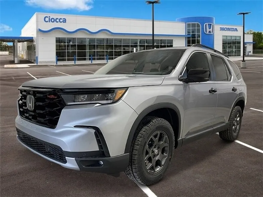 2025 Honda Pilot TrailSport photo 1