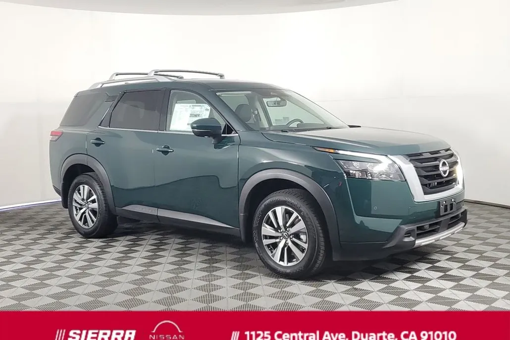 2025 Nissan Pathfinder SL photo 1