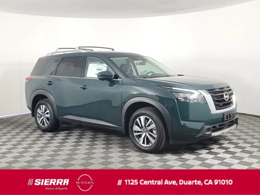 2025 Nissan Pathfinder SL photo 1