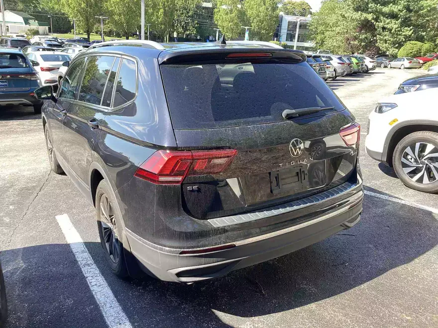 2023 Volkswagen Tiguan SE photo 1