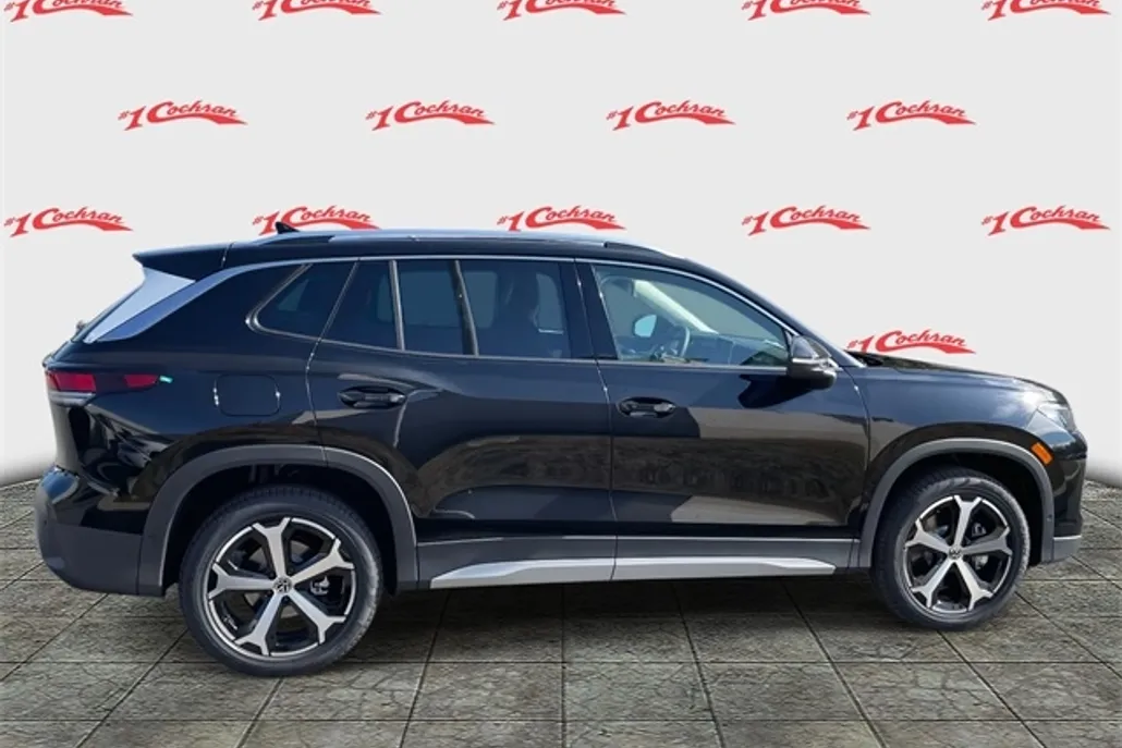 2025 Volkswagen Tiguan SE photo 1