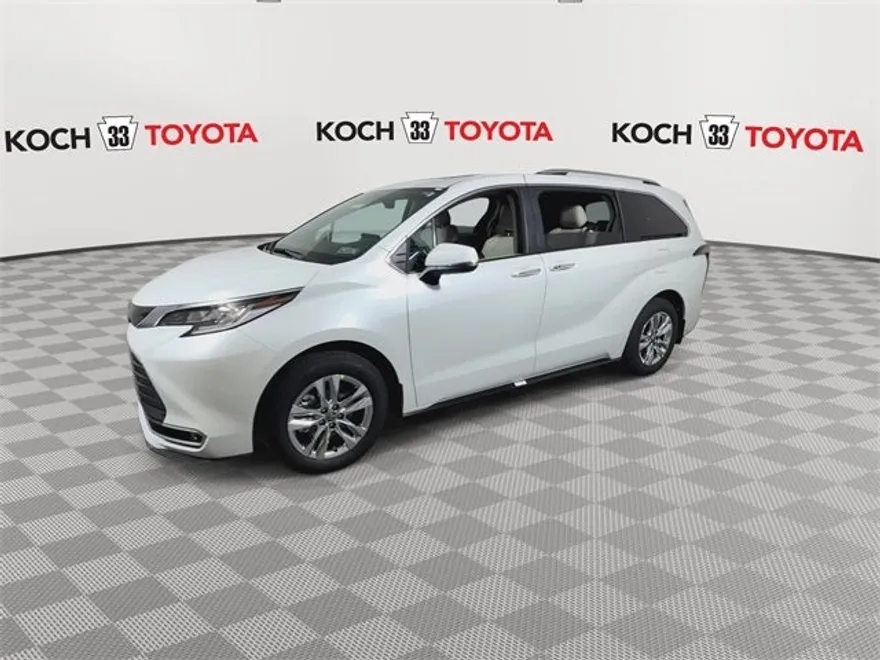 2025 Toyota Sienna Limited photo 1