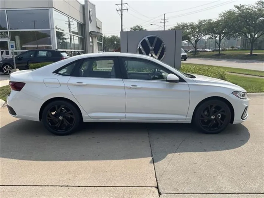 2025 Volkswagen Jetta 1.5T SE photo 1