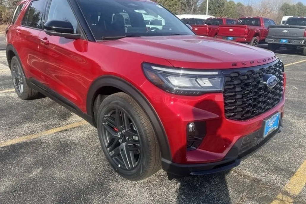 2025 Ford Explorer ST photo 1