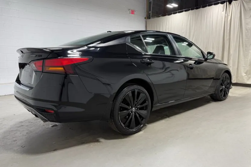 2022 Nissan Altima 2.5 SR photo 1