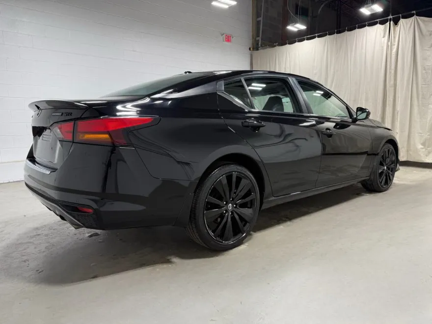 2022 Nissan Altima 2.5 SR photo 1