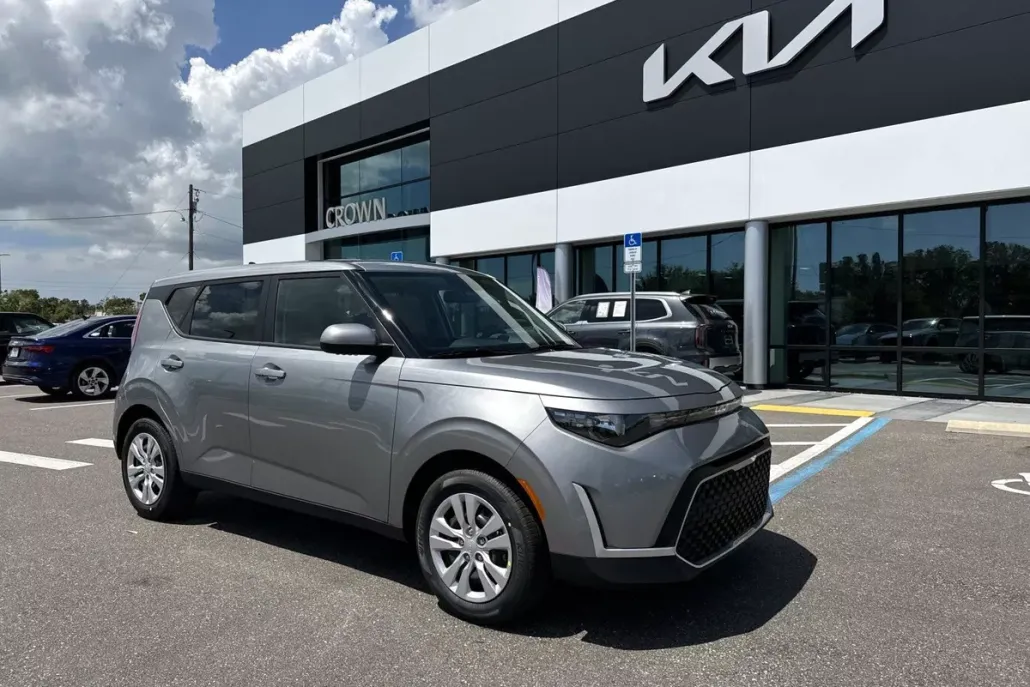 2025 Kia Soul LX photo 1
