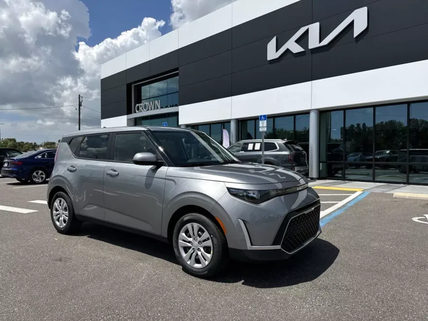 2025 Kia Soul LX photo 1