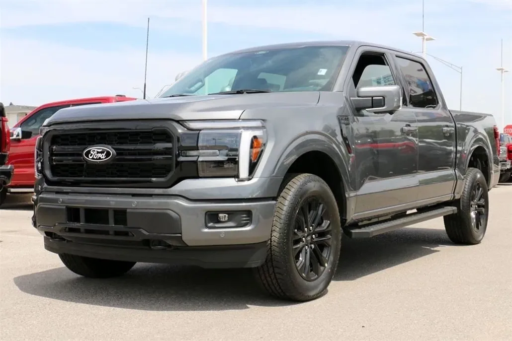 2025 Ford F-150 Lariat photo 1