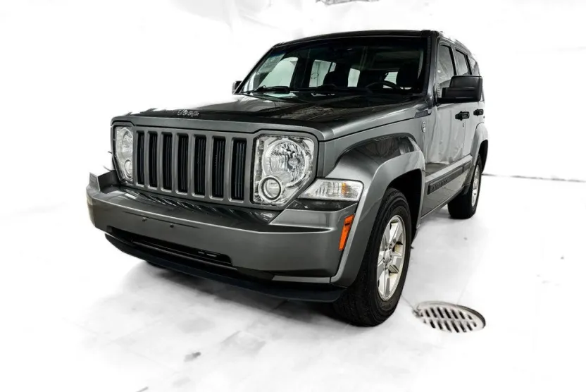 2012 Jeep Liberty Sport photo 1