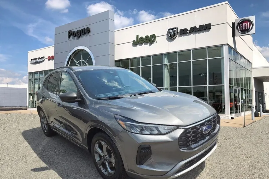 2024 Ford Escape ST-Line photo 1