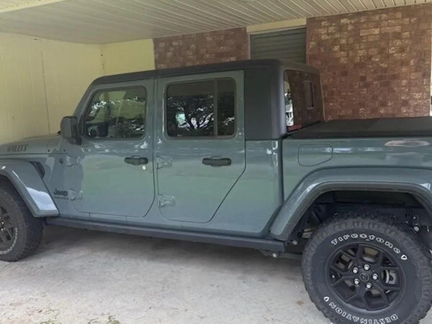 2024 Jeep Gladiator Willys photo 1