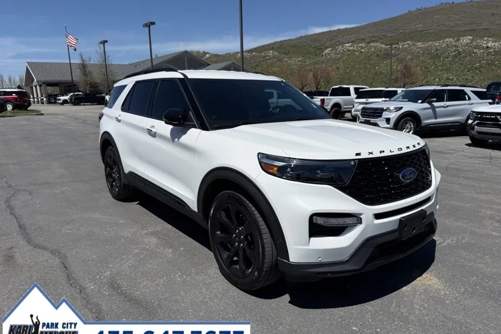 2022 Ford Explorer ST photo 1