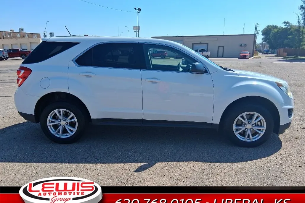 2017 Chevrolet Equinox LS photo 1