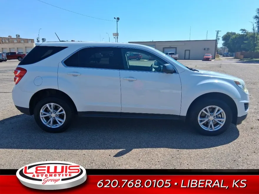 2017 Chevrolet Equinox LS photo 1
