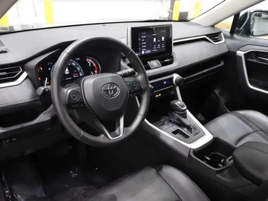 2024 Toyota RAV4 XLE Premium photo 16