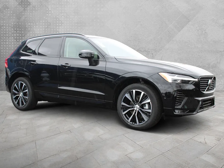 2025 Volvo XC60 B5 Plus photo 1