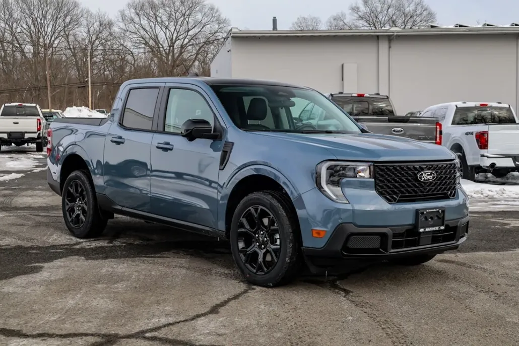 2025 Ford Maverick Lariat photo 1