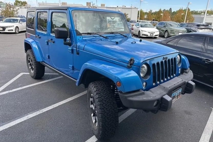 2016 Jeep Wrangler Unlimited Sahara photo 1