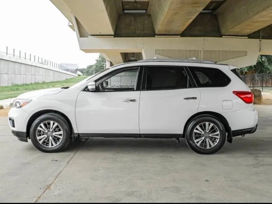 2018 Nissan Pathfinder S photo 1