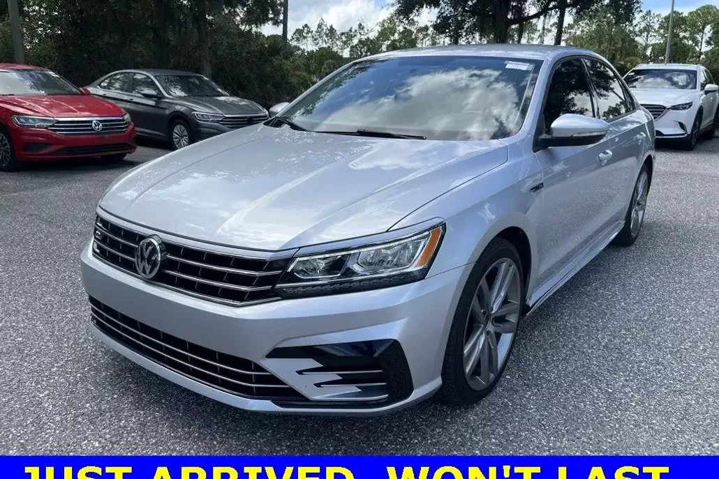2018 Volkswagen Passat 2.0T R-Line photo 1