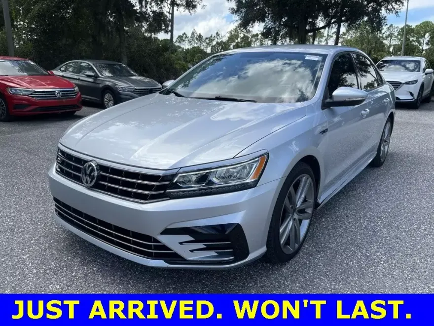 2018 Volkswagen Passat 2.0T R-Line photo 1