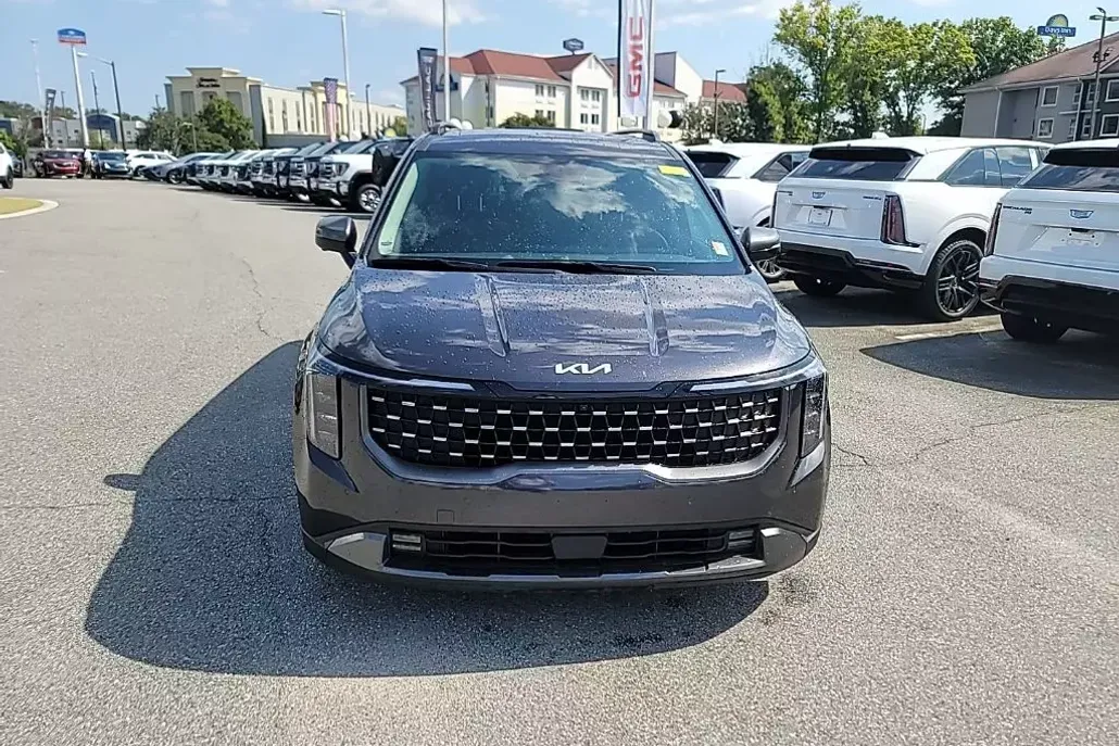 2025 Kia Carnival SX photo 1