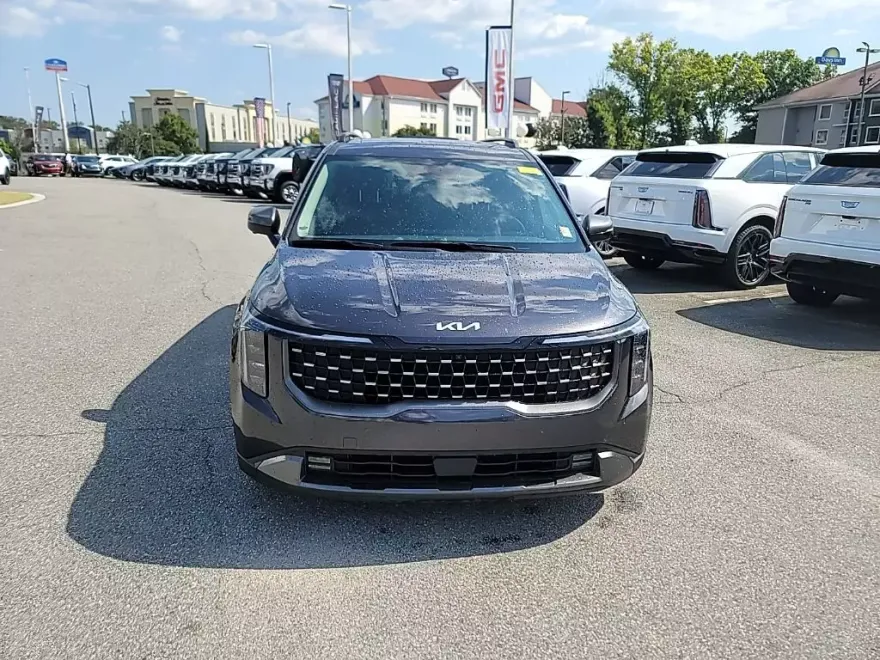 2025 Kia Carnival SX photo 1