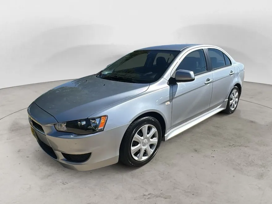 2014 Mitsubishi Lancer ES photo 1