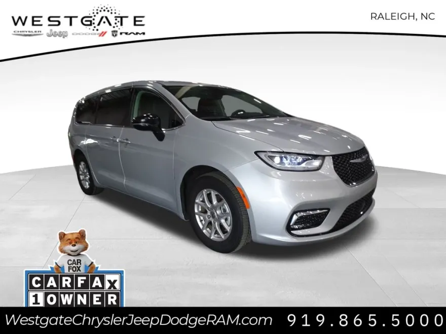 2024 Chrysler Pacifica Touring L photo 1