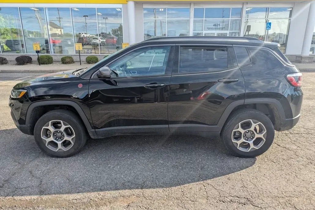 2022 Jeep Compass Trailhawk photo 1