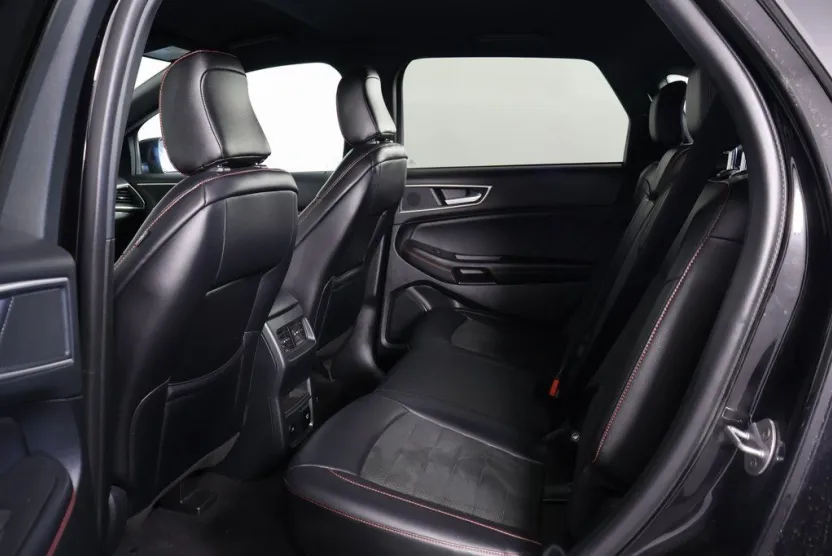 2024 Ford Edge ST photo 1