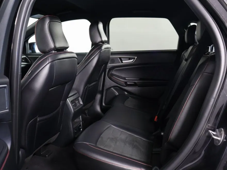 2024 Ford Edge ST photo 1