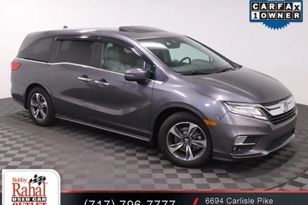 2018 Honda Odyssey Touring photo 1