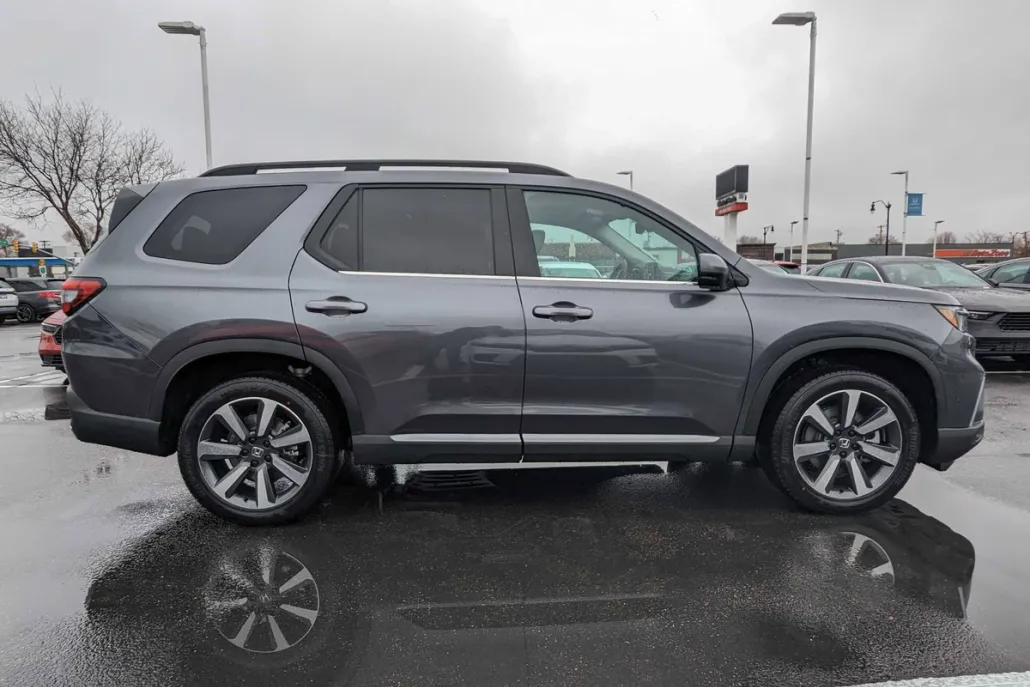 2025 Honda Pilot Touring photo 1