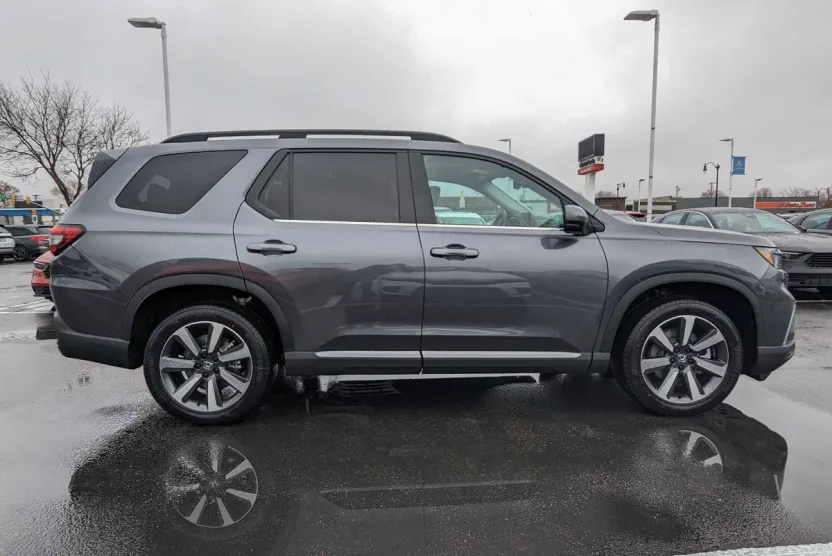 2025 Honda Pilot Touring photo 1