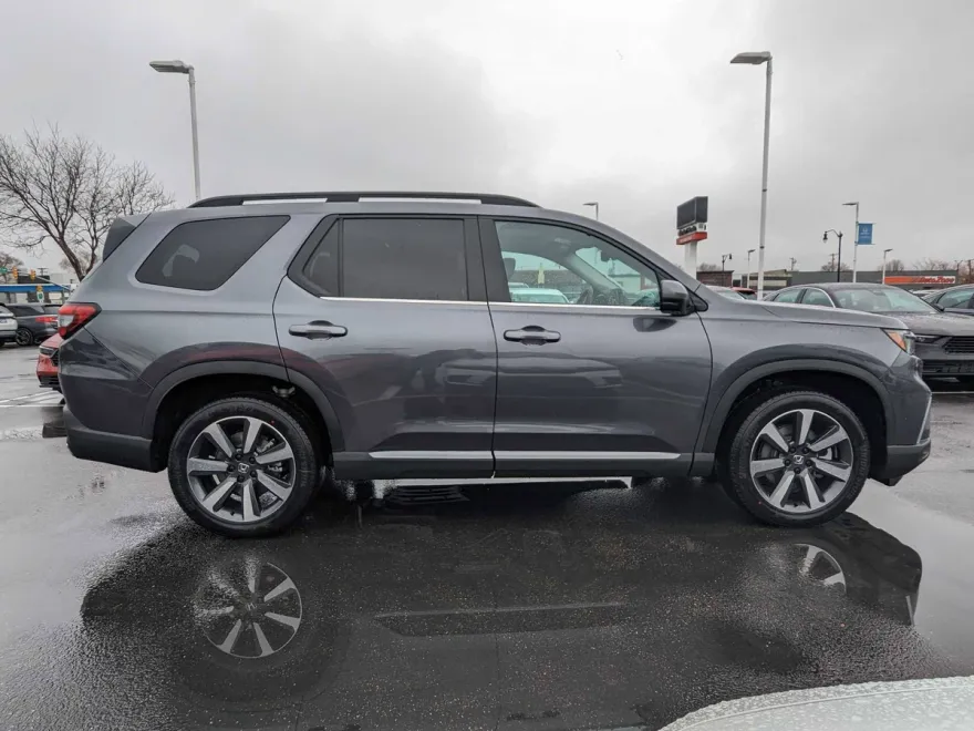 2025 Honda Pilot Touring photo 1