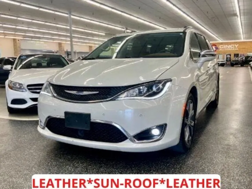2019 Chrysler Pacifica Limited photo 1