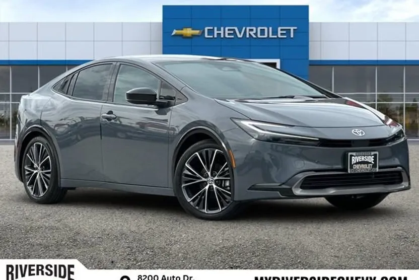 2024 Toyota Prius LE photo 1