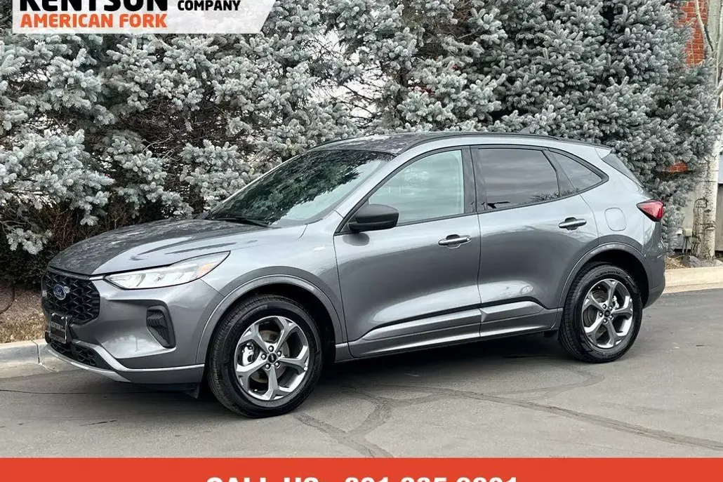 2024 Ford Escape ST-Line photo 1