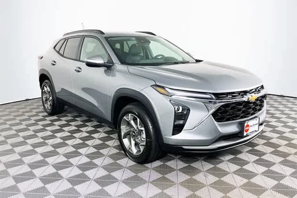 2025 Chevrolet Trax LT photo 1