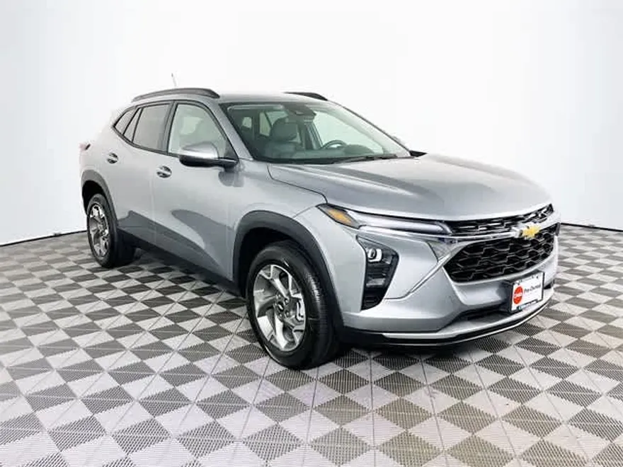 2025 Chevrolet Trax LT photo 1