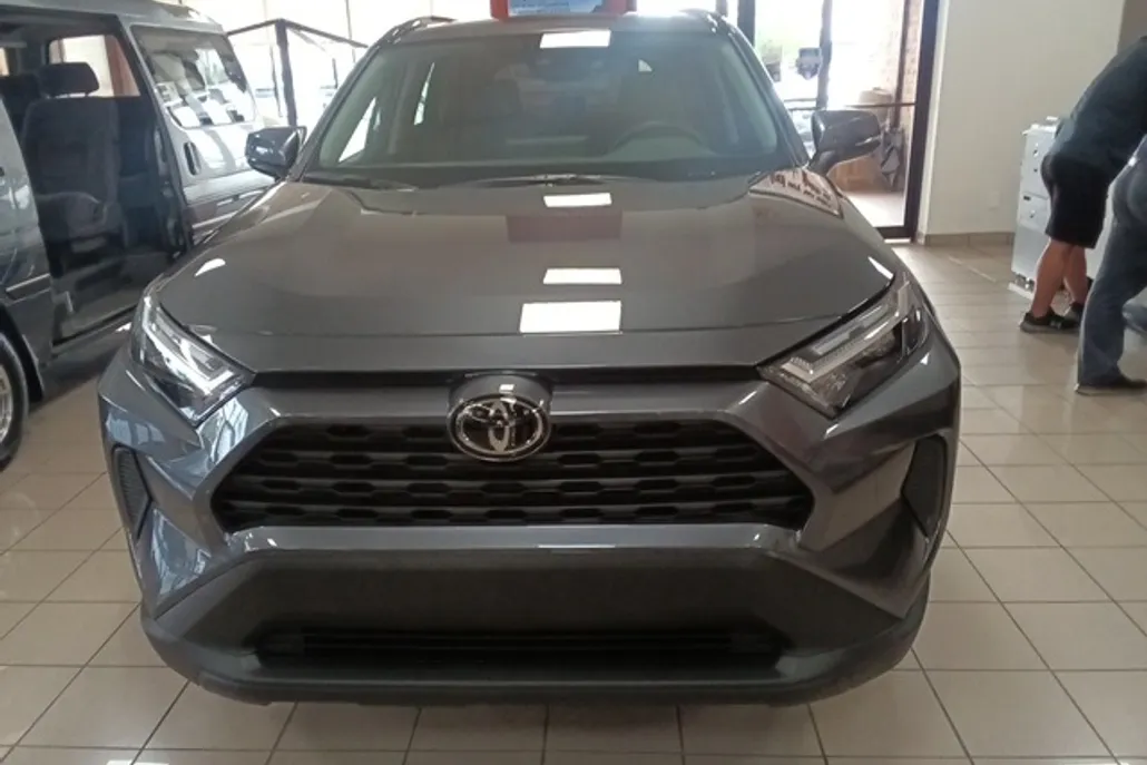 2025 Toyota RAV4 Hybrid XLE photo 1