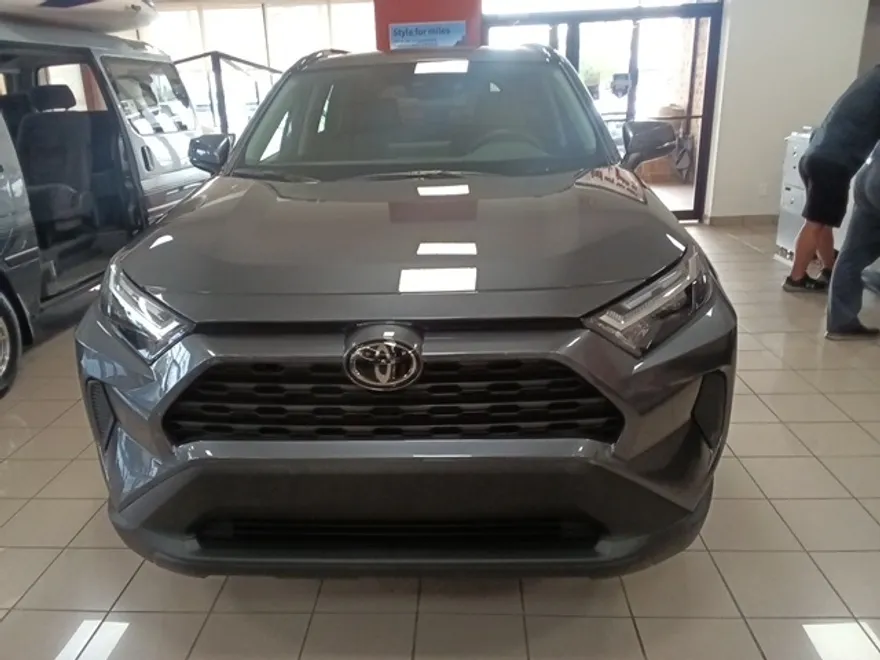 2025 Toyota RAV4 Hybrid XLE photo 1