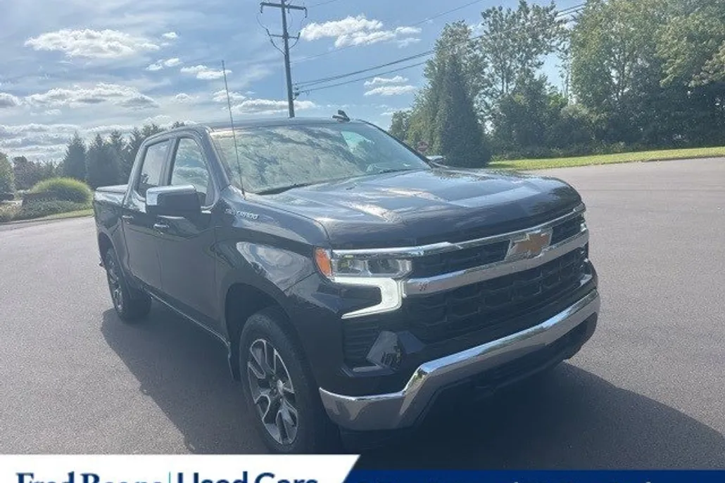 2022 Chevrolet Silverado 1500 LT photo 1
