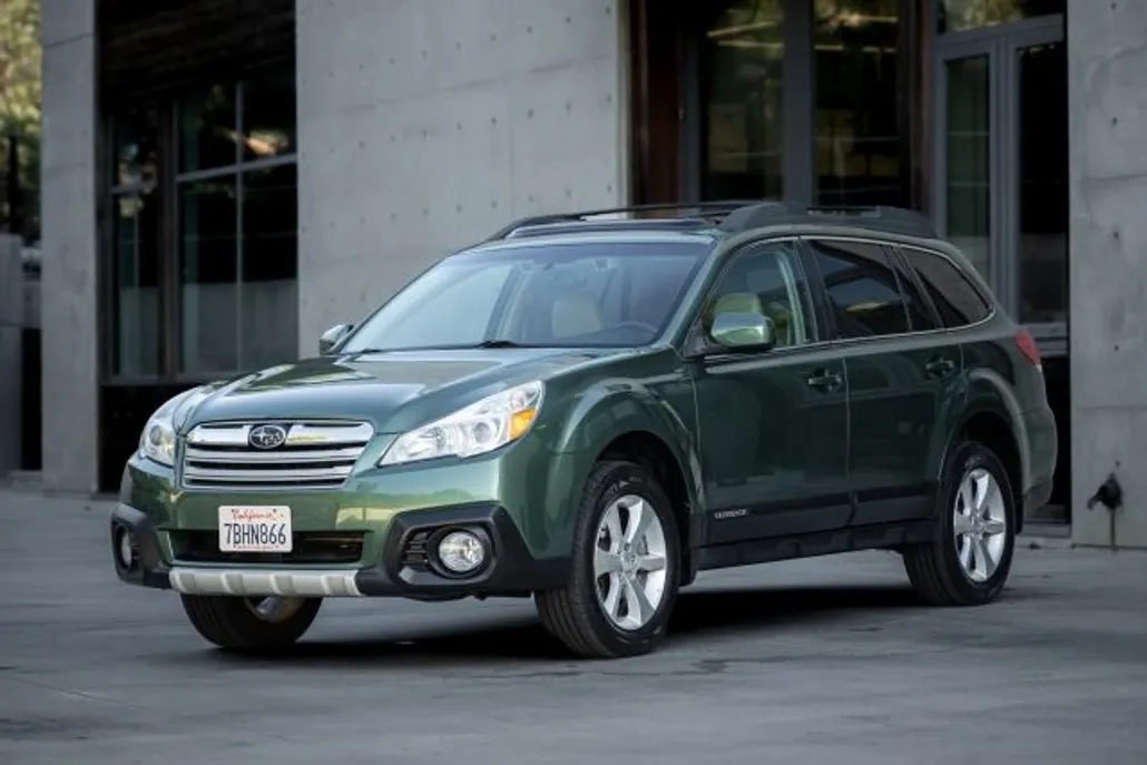 2013 Subaru Outback 3.6R Limited photo 1